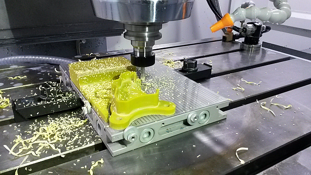 Желобковый вакуумный стол